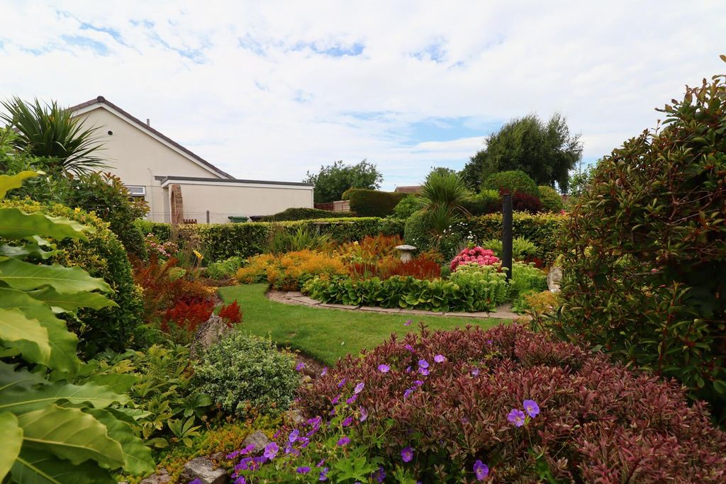 Property photo 2 of 25 Rear Garden