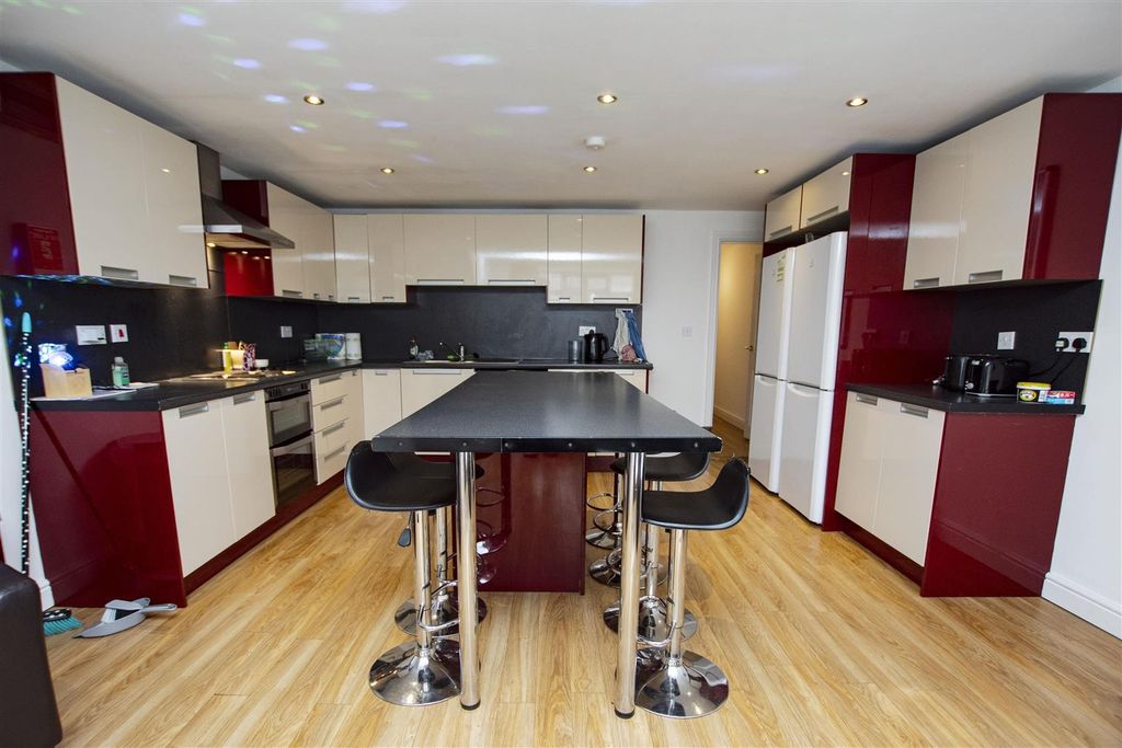 Property photo 3 of 12 Kitchen/ Diner