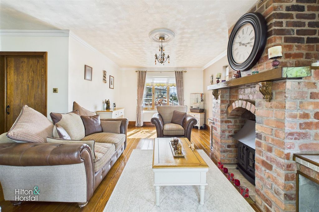 Property photo 3 of 21 Langroyd Road