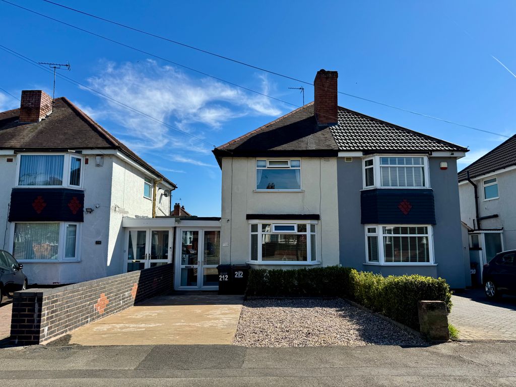 Property photo 1 of 13 Front And Driveway