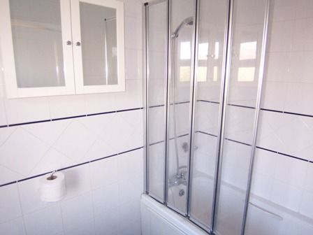 Property photo 2 of 7 Bathroom