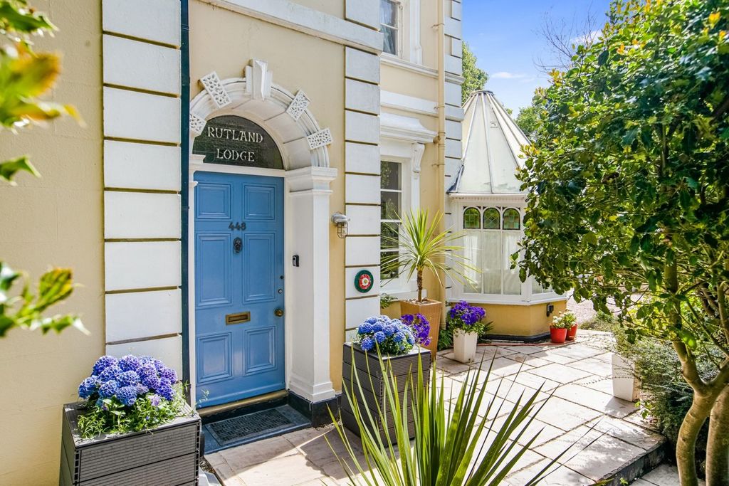 Property photo 1 of 17