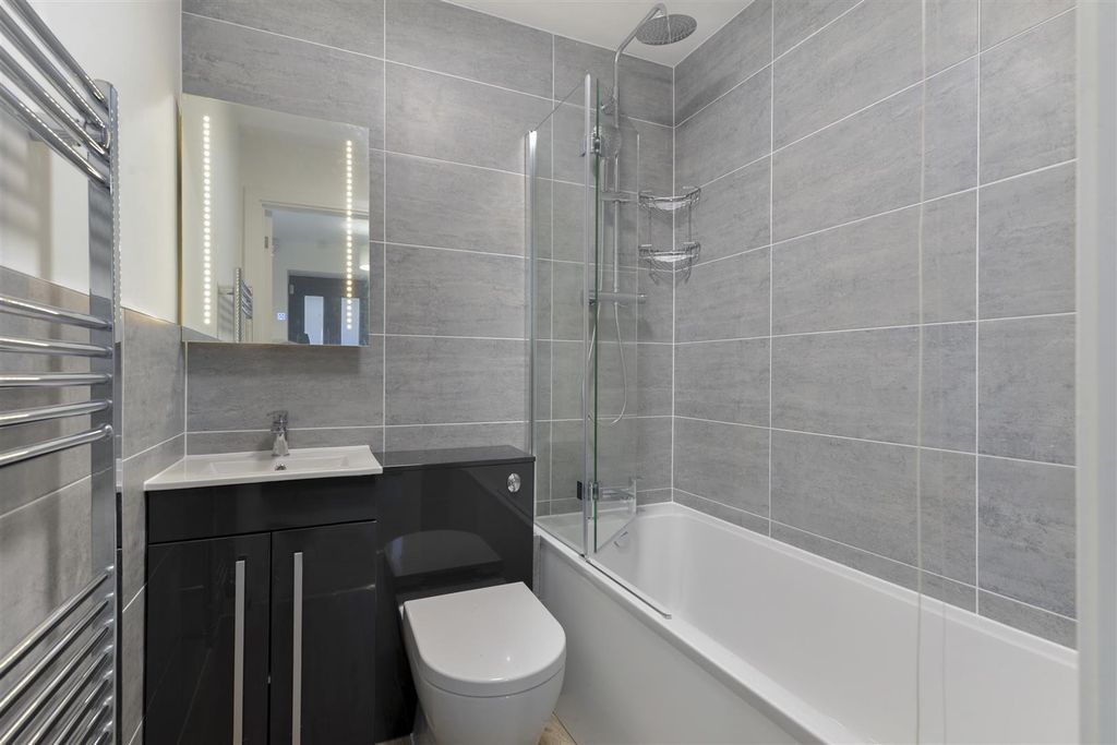 Property photo 2 of 9 Apts1-6_06.Jpg