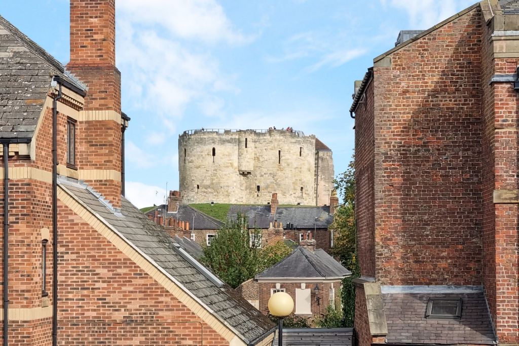 Property photo 3 of 11 Picture 3