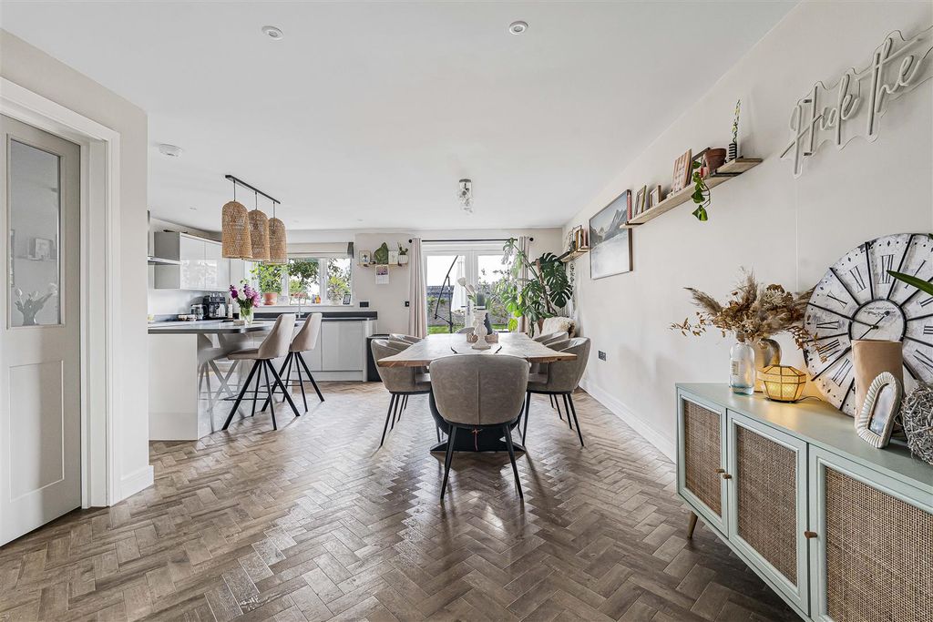 Property photo 2 of 40 13_64265.Jpg