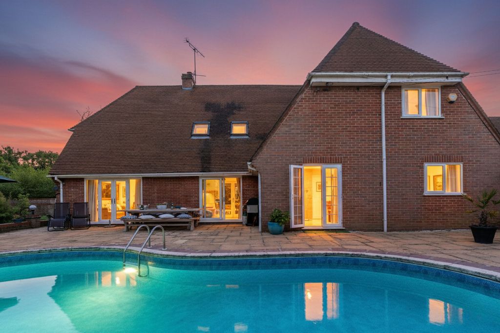 Property photo 3 of 47