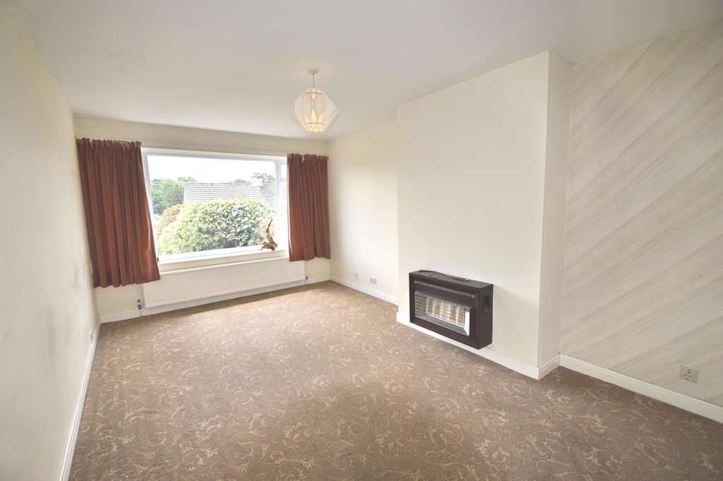 Property photo 3 of 16 Sitting Room