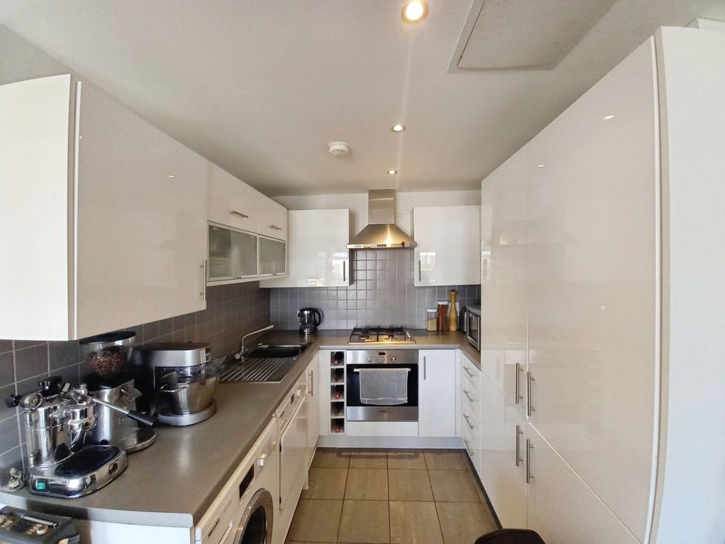 Property photo 2 of 10 Kitchen