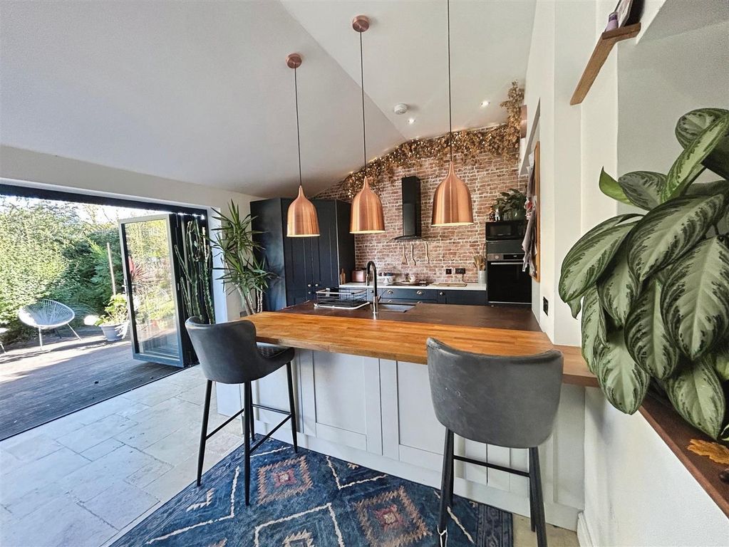 Property photo 2 of 23 F7B7A0c9-Img_1780.Jpeg