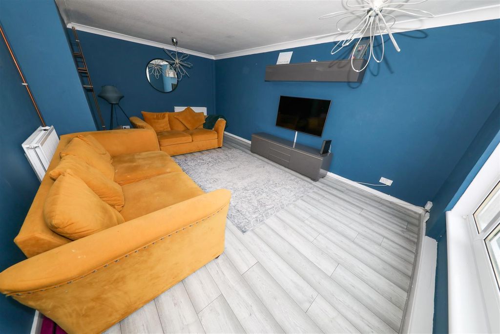 Property photo 3 of 18 C