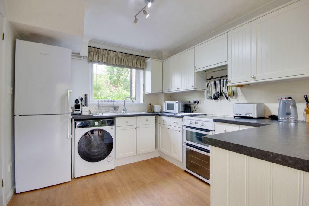 Property photo 3 of 17 Kitchen