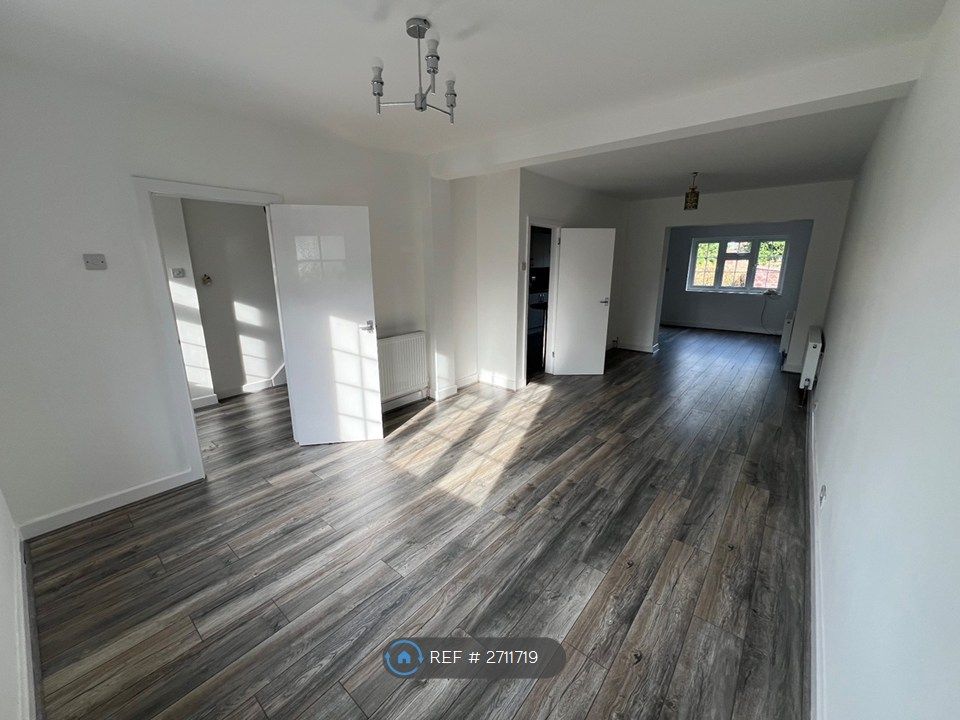 Property photo 1 of 14 Living Room