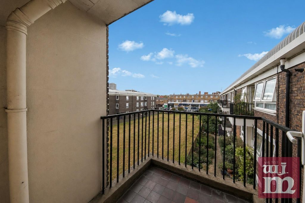 Property photo 3 of 11 Balcony