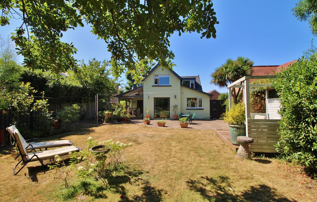 Property photo 1 of 32