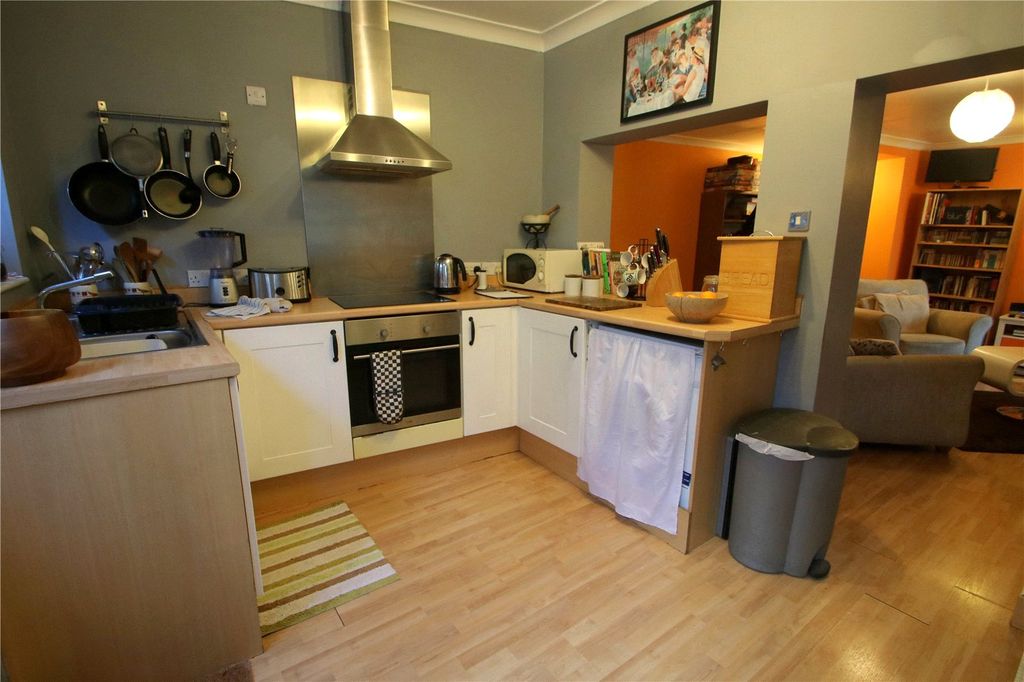 Property photo 1 of 10 Kitchen