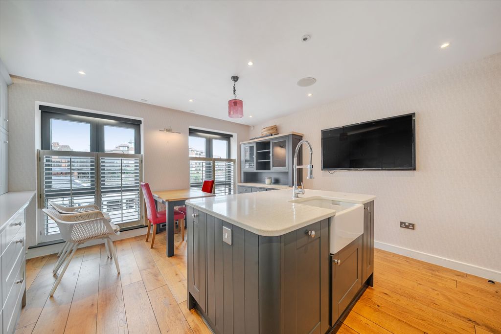 Property photo 3 of 22 Image