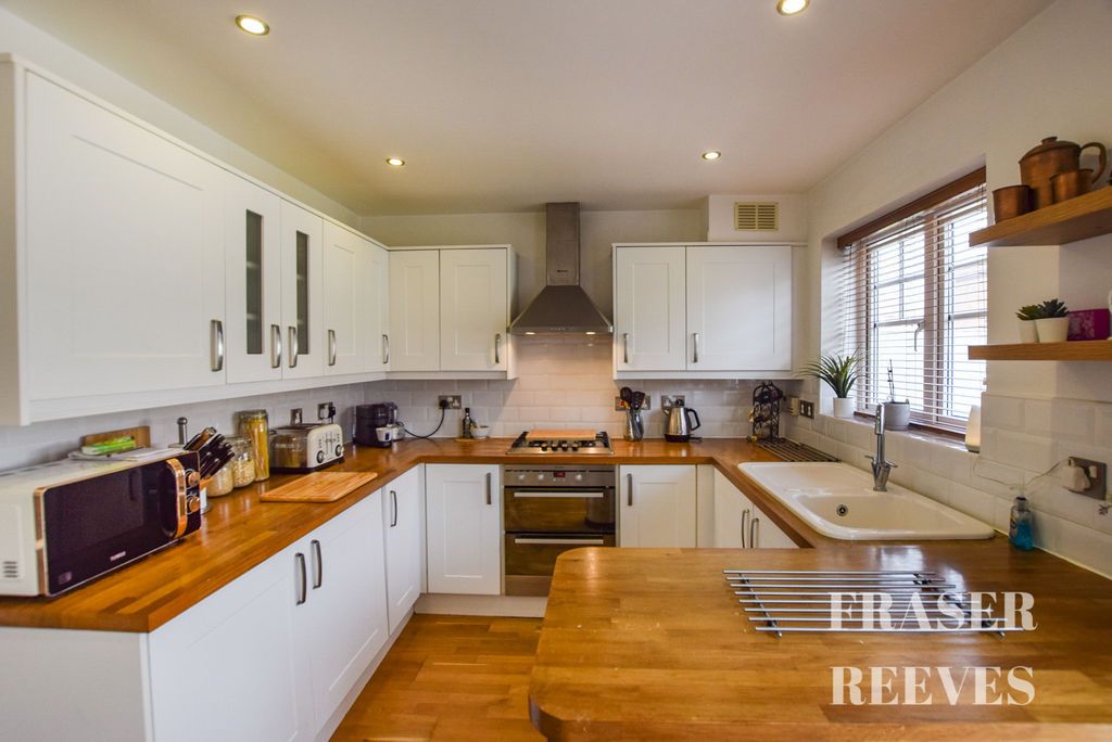 Property photo 3 of 14 Kitchen