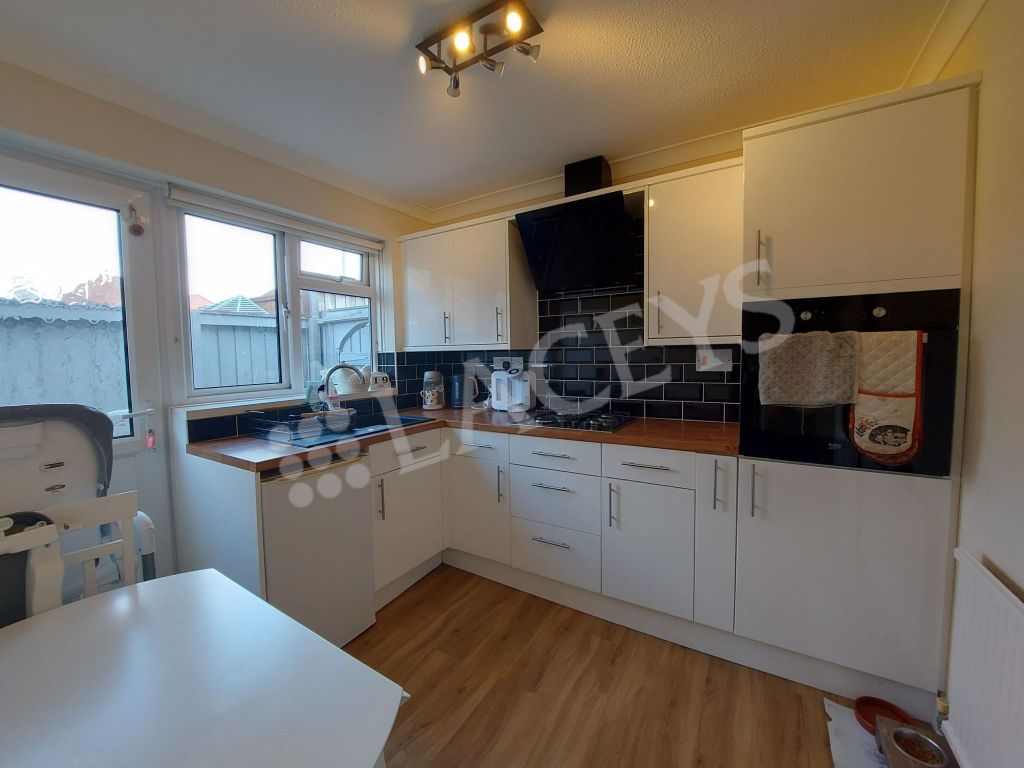 Property photo 2 of 12 Kitchen