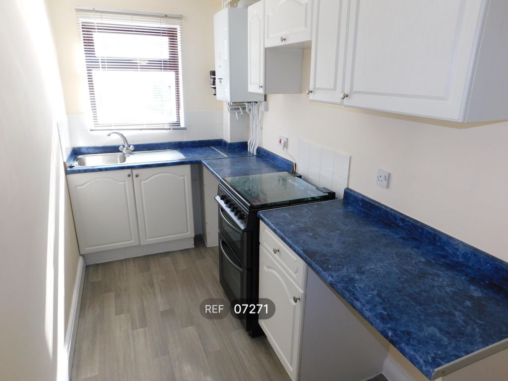 Property photo 2 of 10 Kitchen