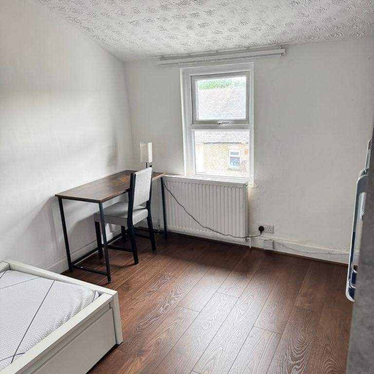 Property photo 2 of 5 Ensuite