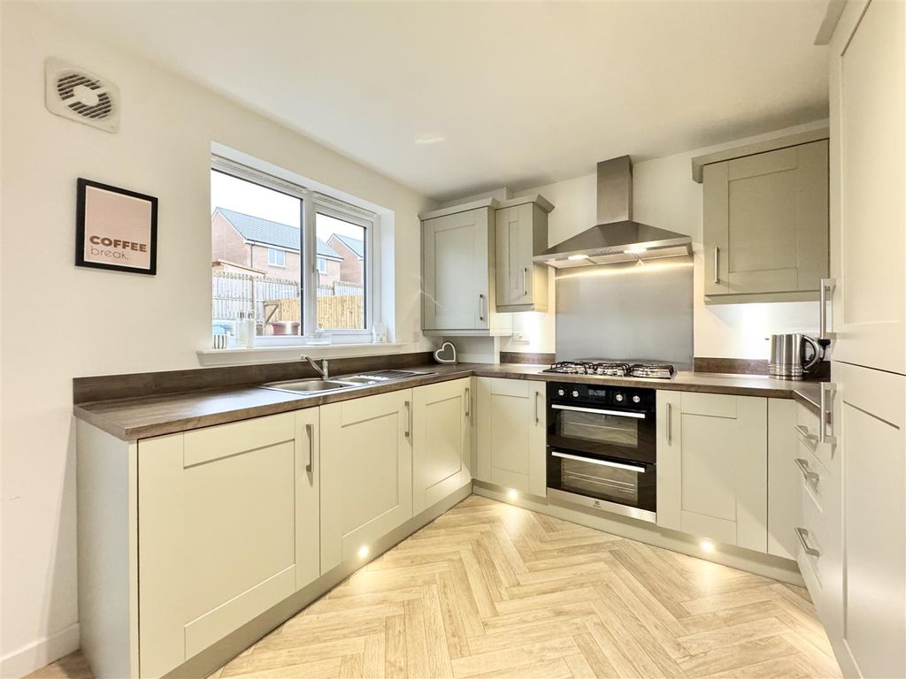 Property photo 2 of 19 Kitchen