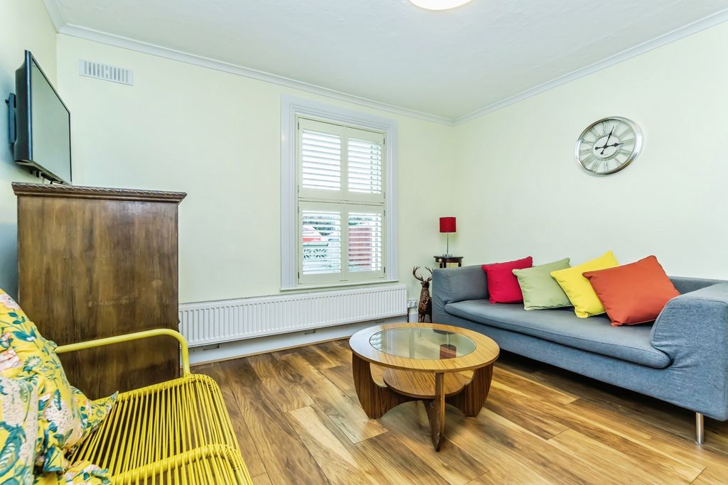 Property photo 2 of 18 Pbox-Img.Jpg