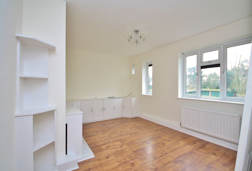 Property photo 3 of 6 Photo 03