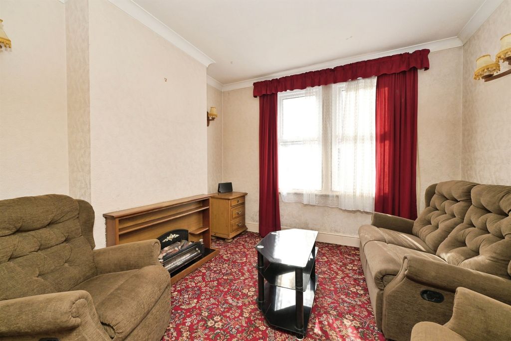 Property photo 2 of 14