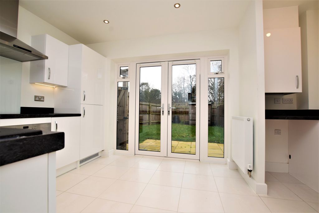 Property photo 3 of 16 Photo 03