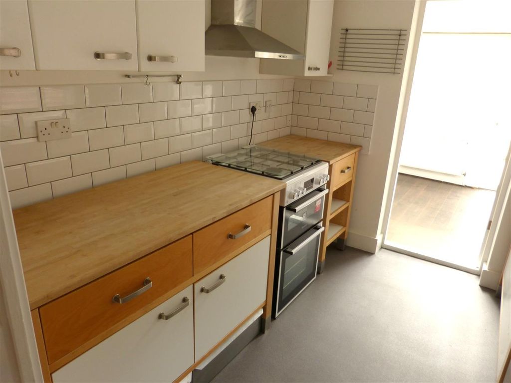 Property photo 3 of 16 Kitchen 1.Jpg