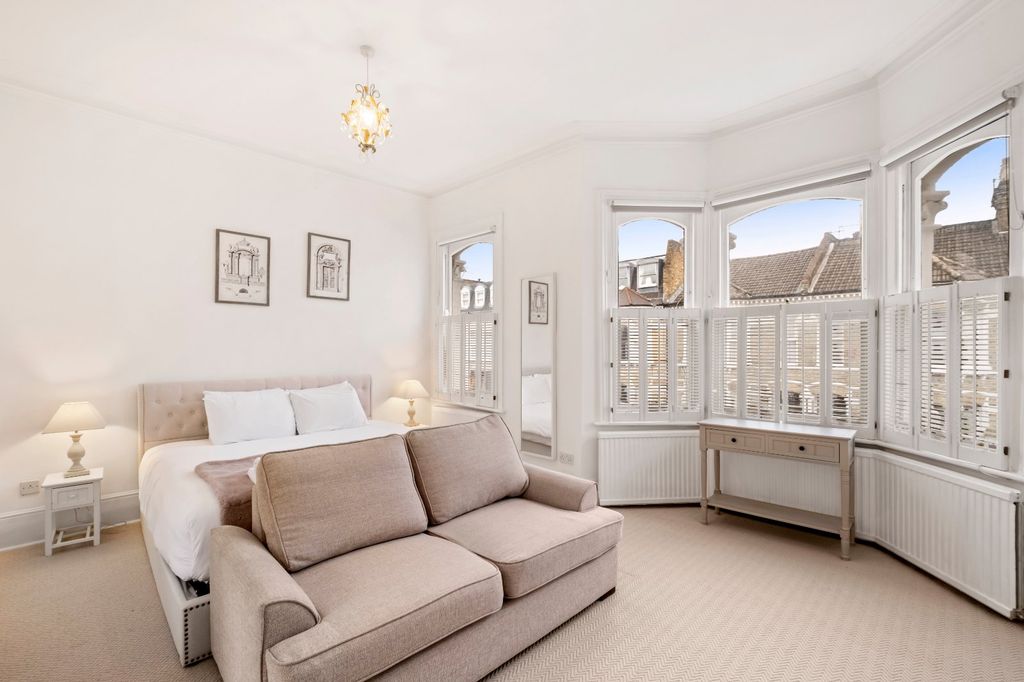 Property photo 3 of 23