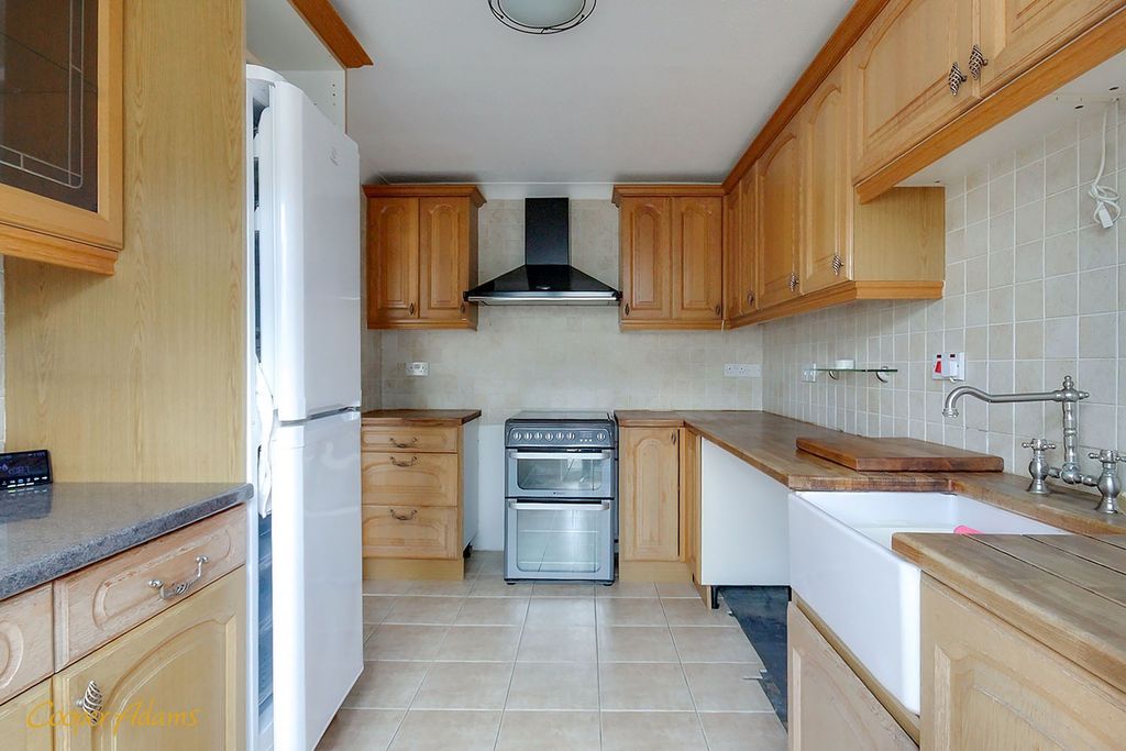 Property photo 2 of 14 Kitchen