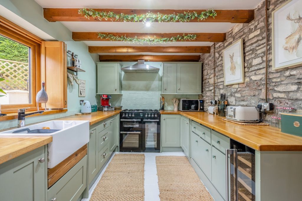 Property photo 2 of 25