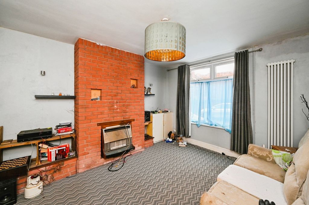 Property photo 2 of 17 Lounge