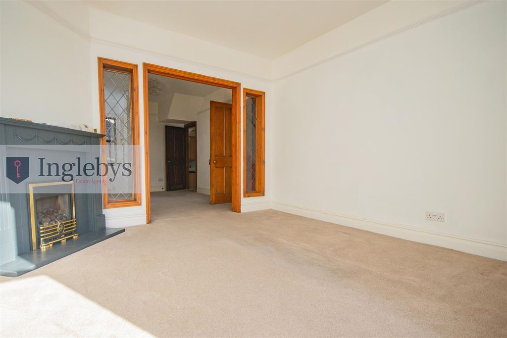 Property photo 3 of 30