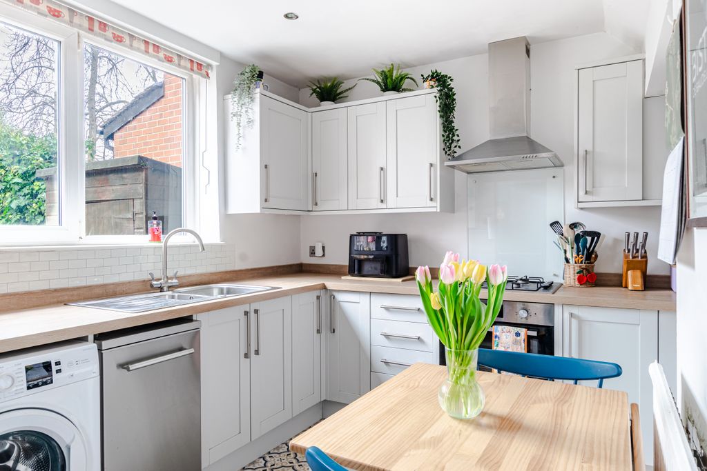 Property photo 2 of 20 Kitchen1