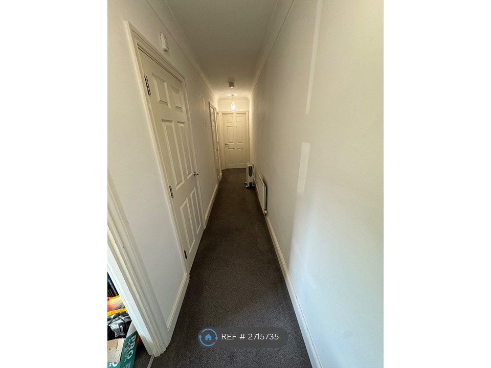 Property photo 3 of 14 Hallway