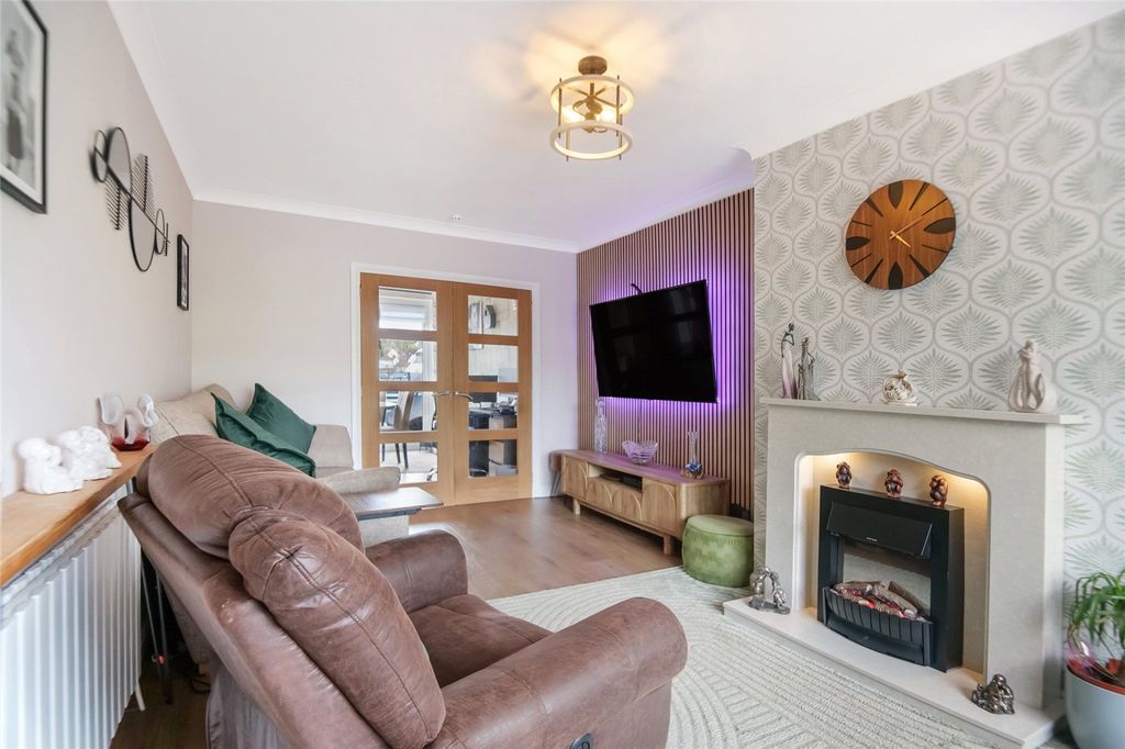 Property photo 2 of 19 Picture No. 11