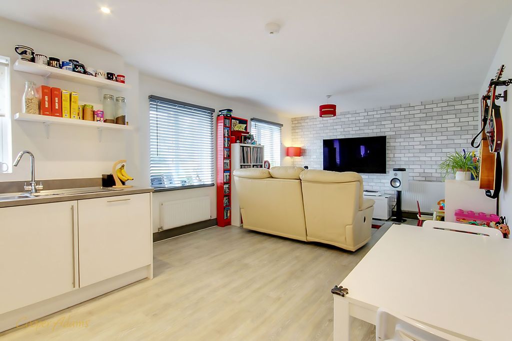 Property photo 3 of 12 Sitting Area