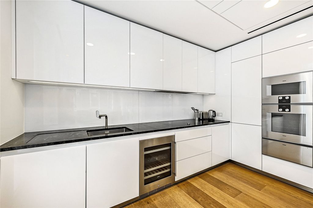 Property photo 2 of 19 Kitchen