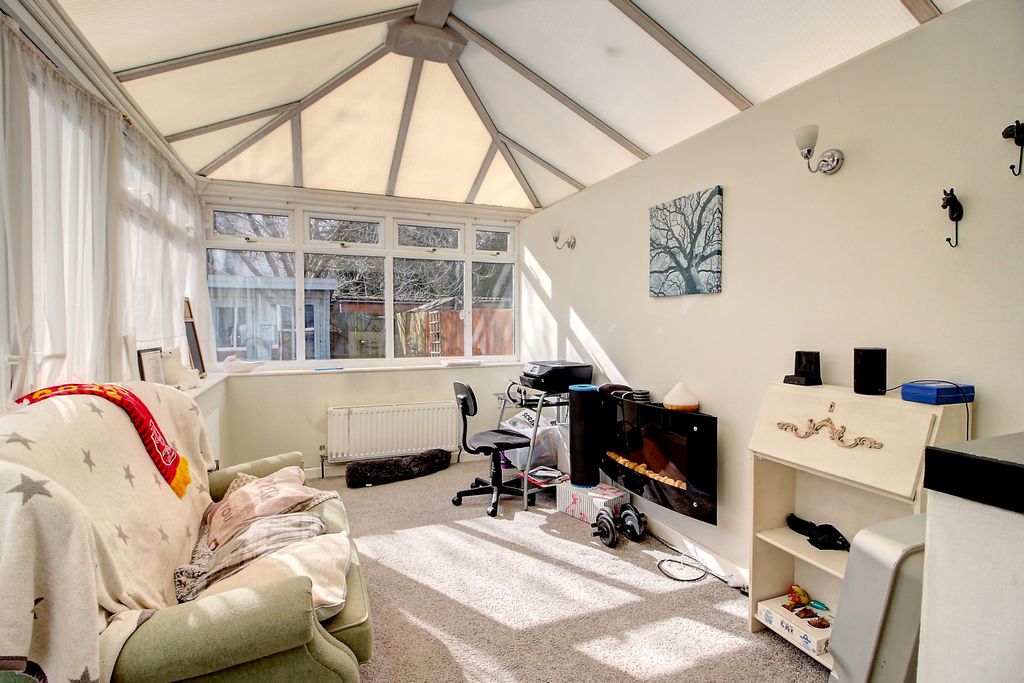Property photo 2 of 14 Conservatory