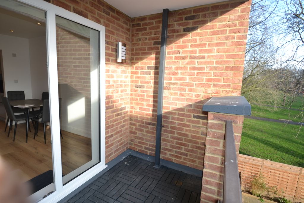 Property photo 1 of 12 2 Bedroom Flat For Rent