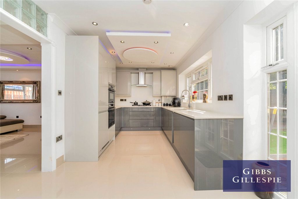 Property photo 3 of 10 Picture No. 05