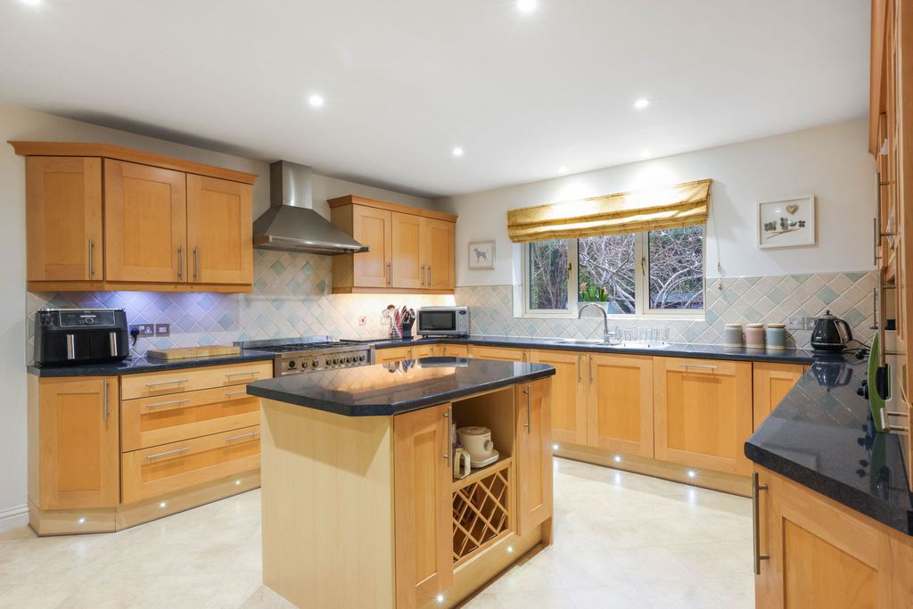 Property photo 3 of 22