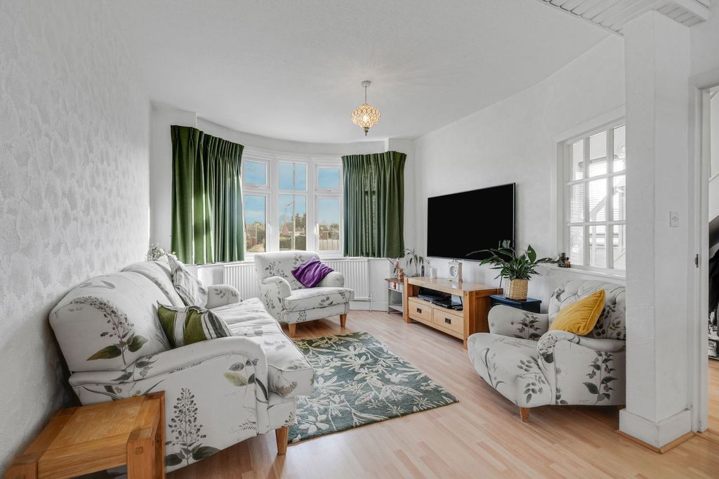 Property photo 2 of 25