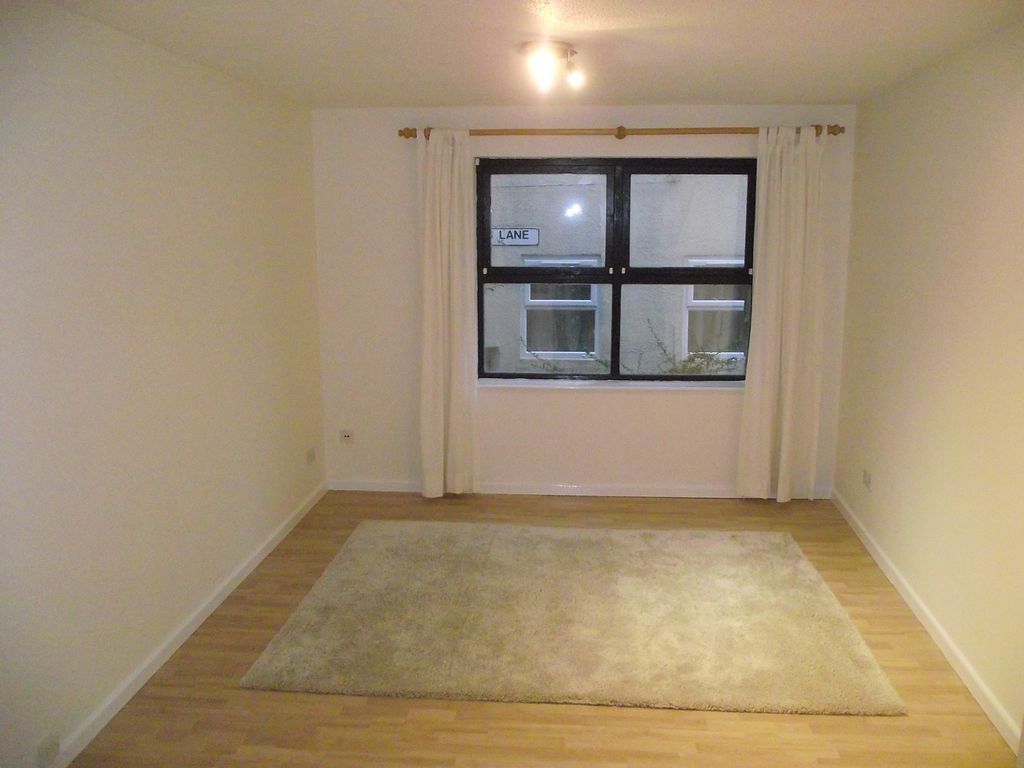 Property photo 2 of 9 Lounge