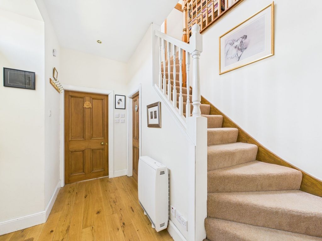 Property photo 2 of 31