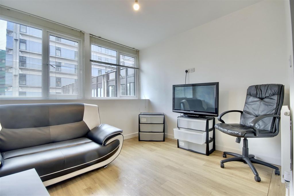 Property photo 3 of 6 2B211756-4E38-4Aa8-A34F-5Cea8866747F_1_201_A.Jpeg