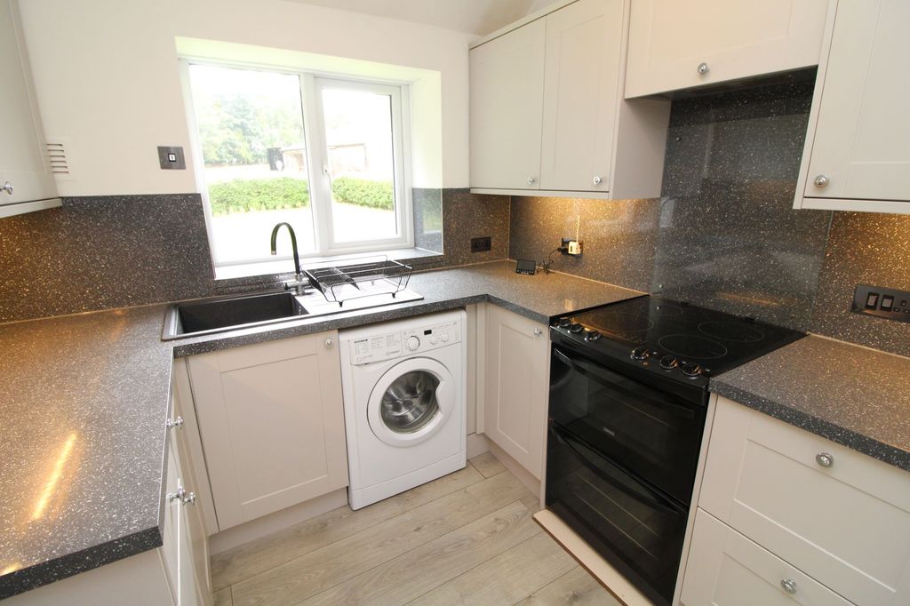 Property photo 2 of 40