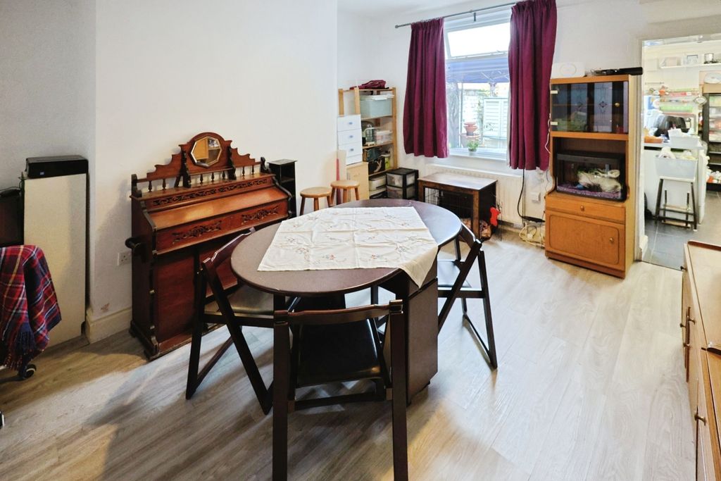 Property photo 3 of 13 Pbox-Img.Jpg